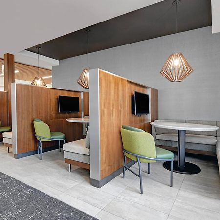 Courtyard By Marriott Manhattan Aggieville Exteriör bild