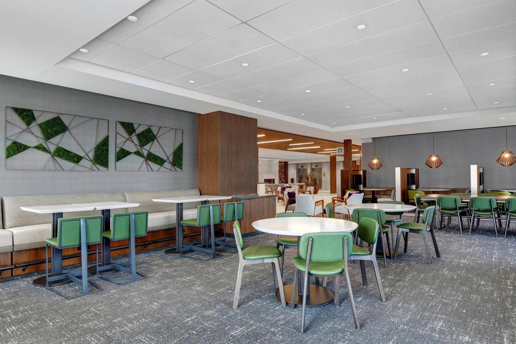 Courtyard By Marriott Manhattan Aggieville Exteriör bild