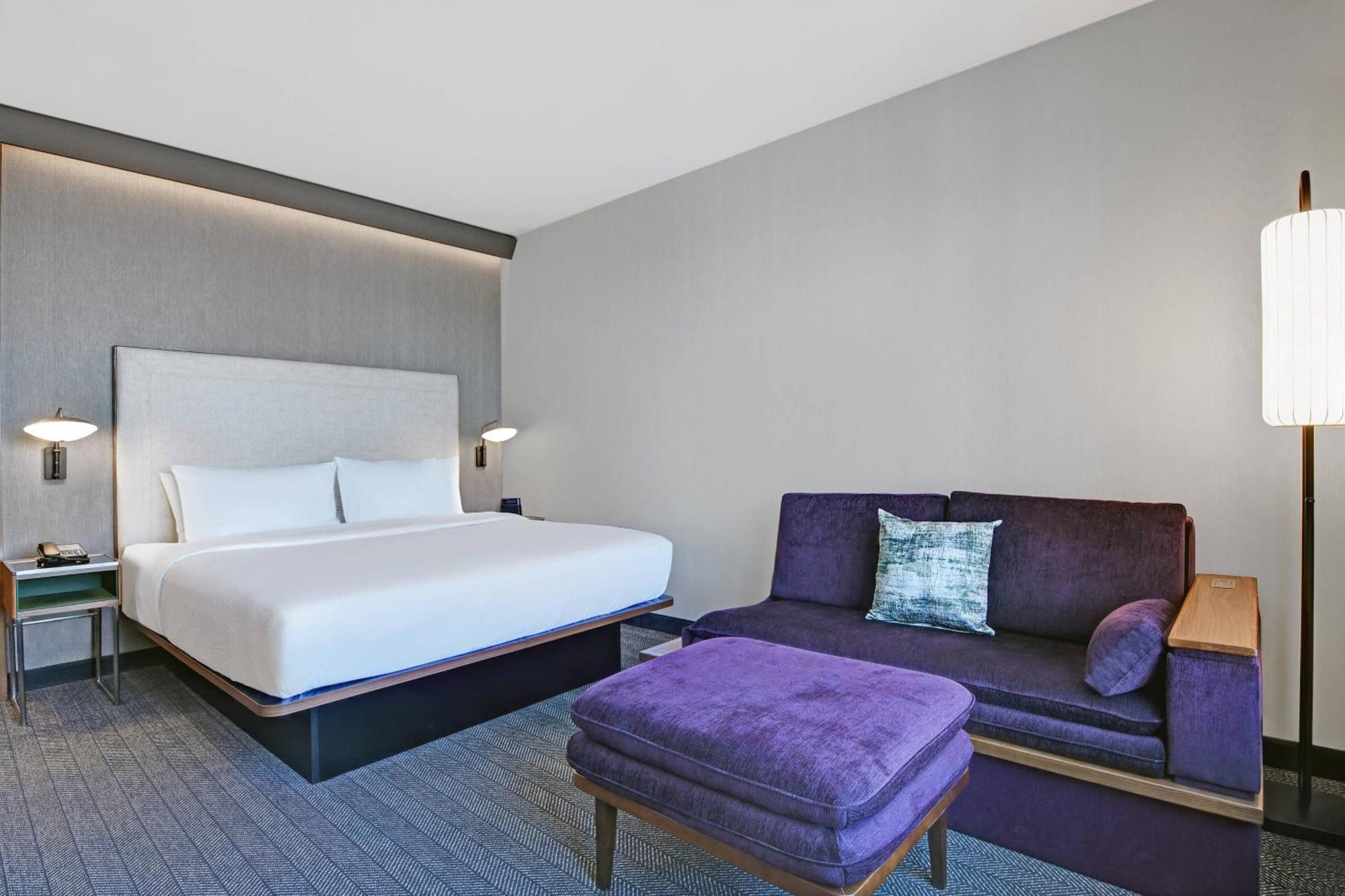 Courtyard By Marriott Manhattan Aggieville Exteriör bild