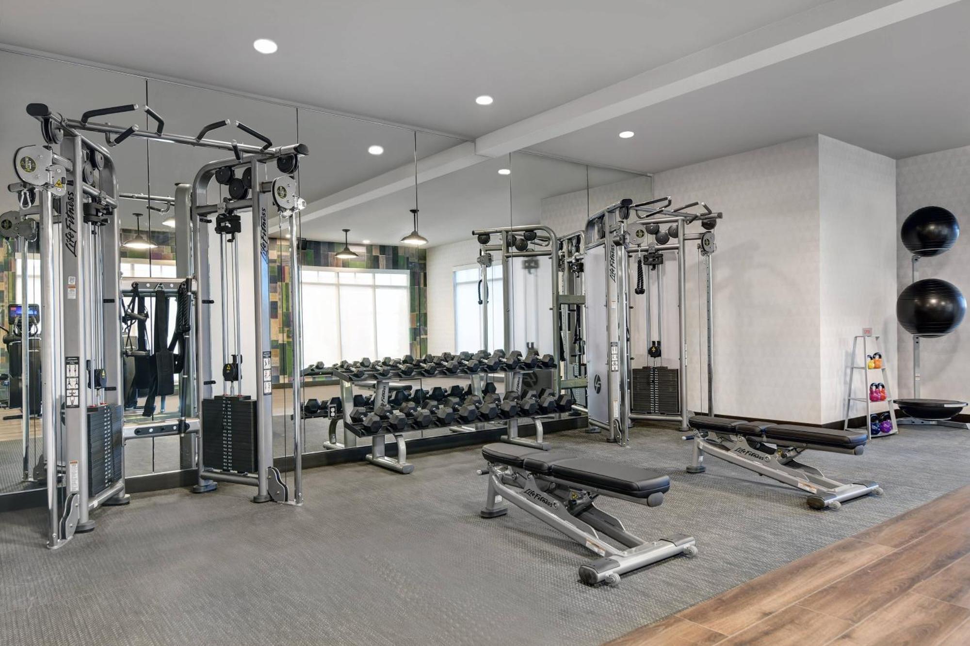 Courtyard By Marriott Manhattan Aggieville Exteriör bild