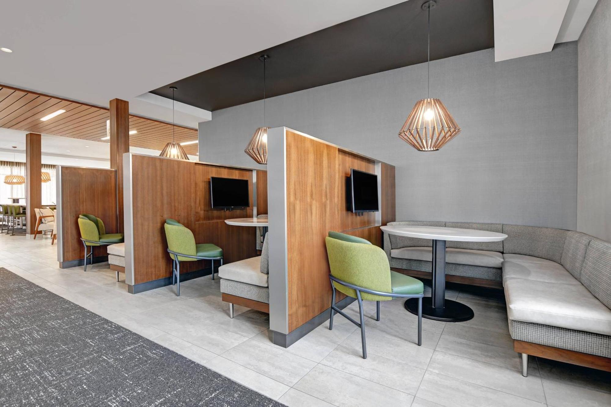 Courtyard By Marriott Manhattan Aggieville Exteriör bild