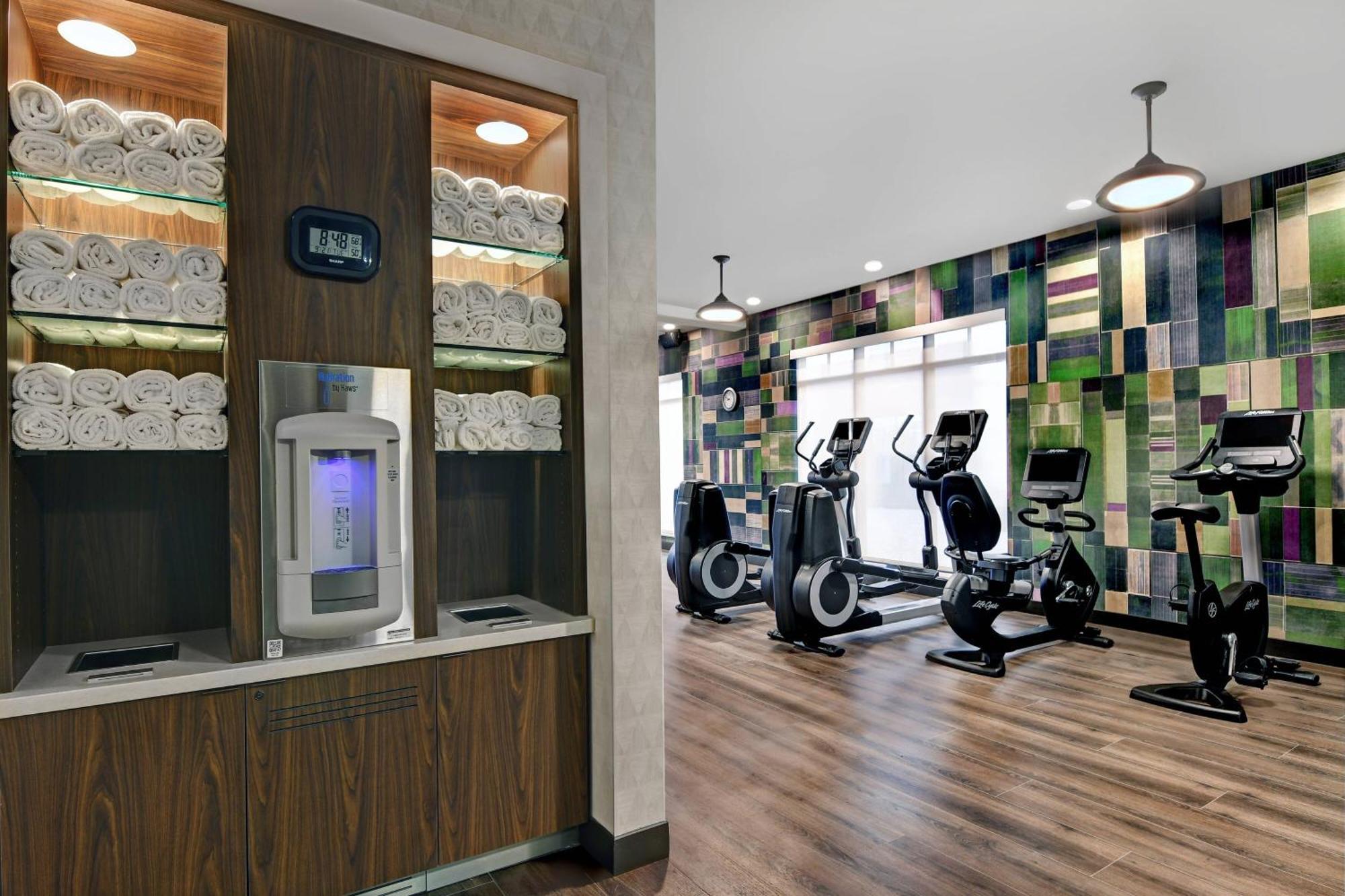 Courtyard By Marriott Manhattan Aggieville Exteriör bild