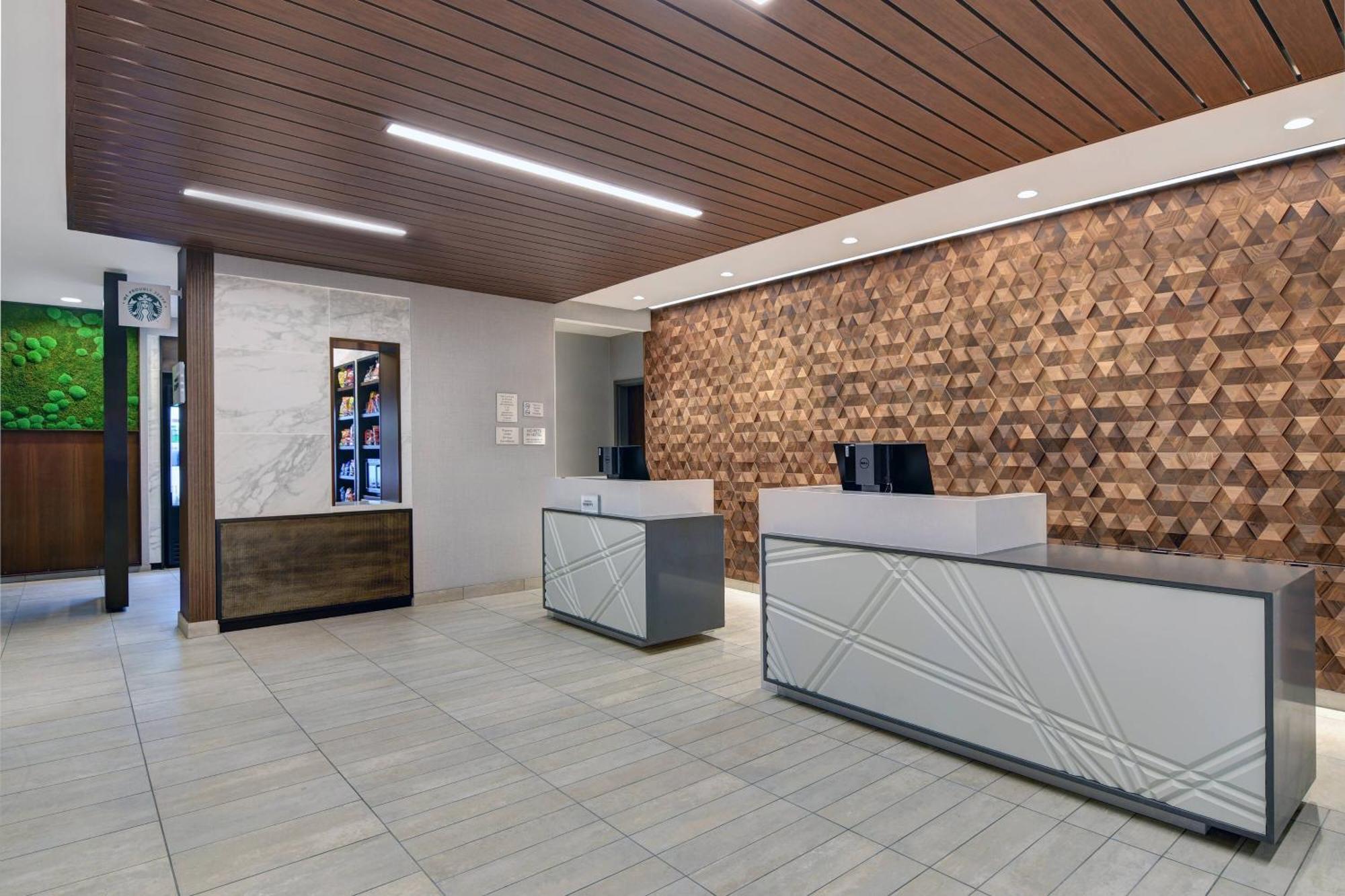 Courtyard By Marriott Manhattan Aggieville Exteriör bild