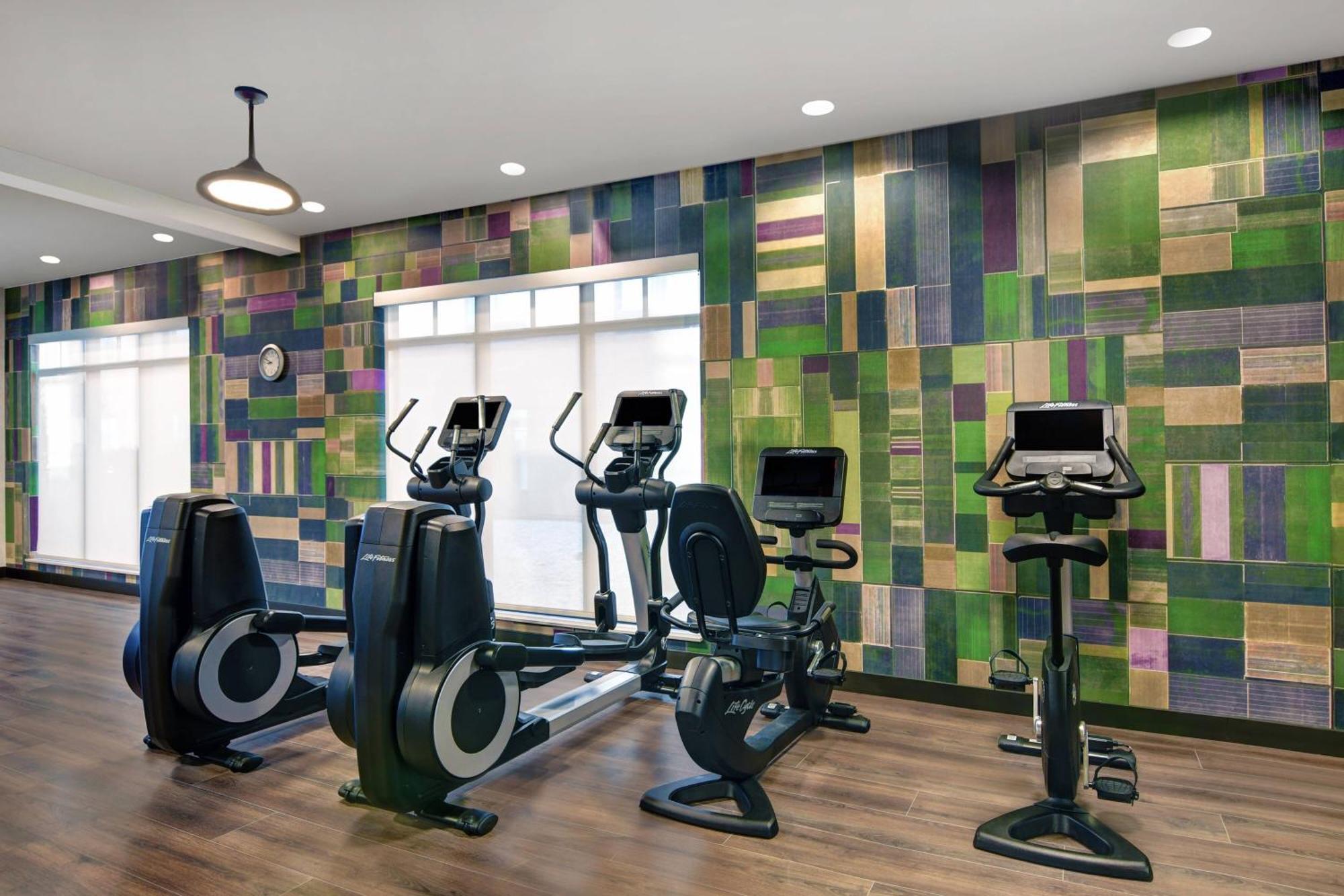 Courtyard By Marriott Manhattan Aggieville Exteriör bild