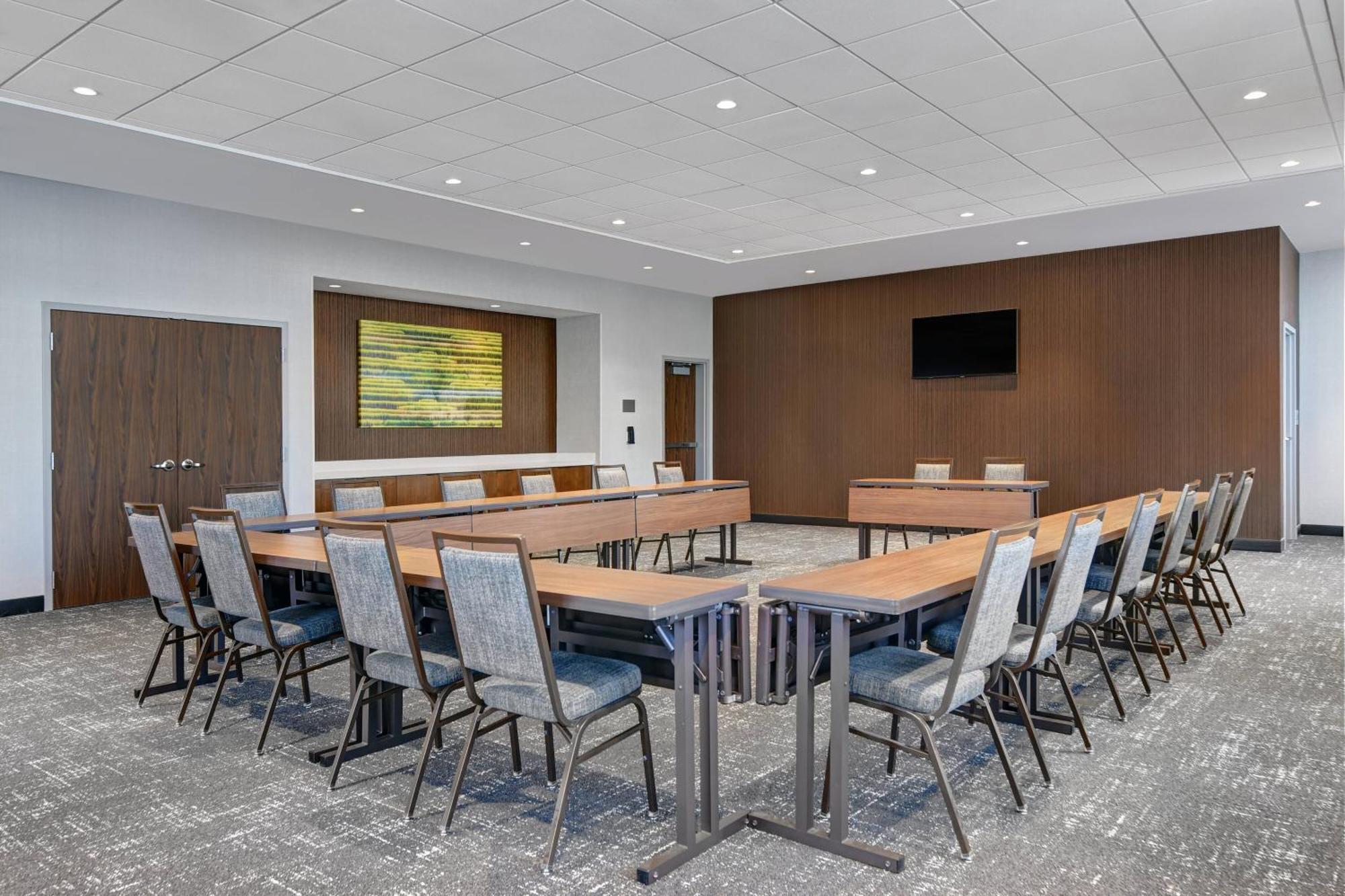 Courtyard By Marriott Manhattan Aggieville Exteriör bild