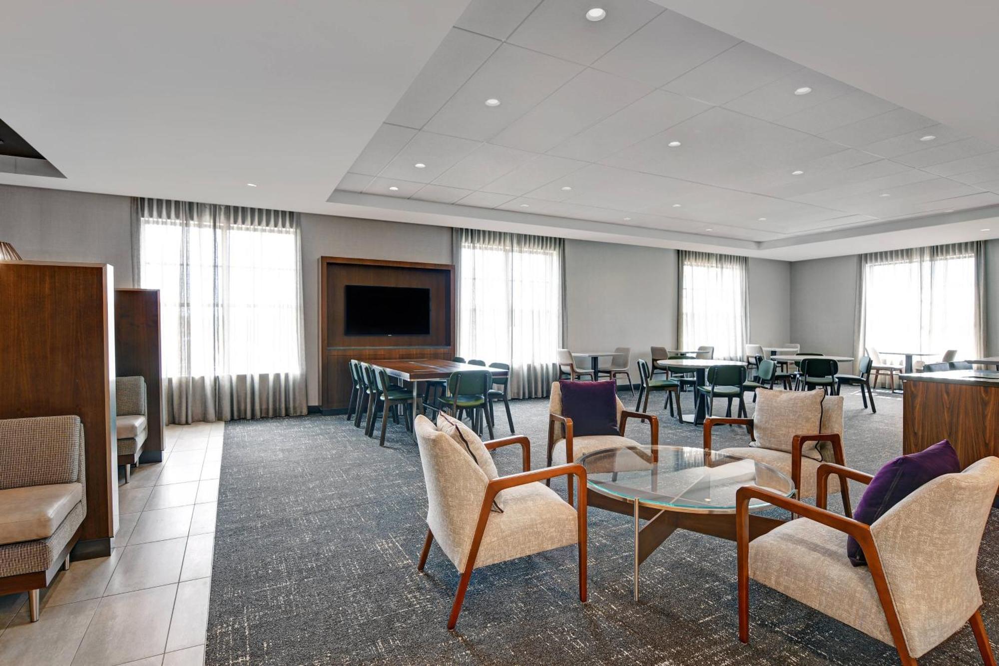 Courtyard By Marriott Manhattan Aggieville Exteriör bild
