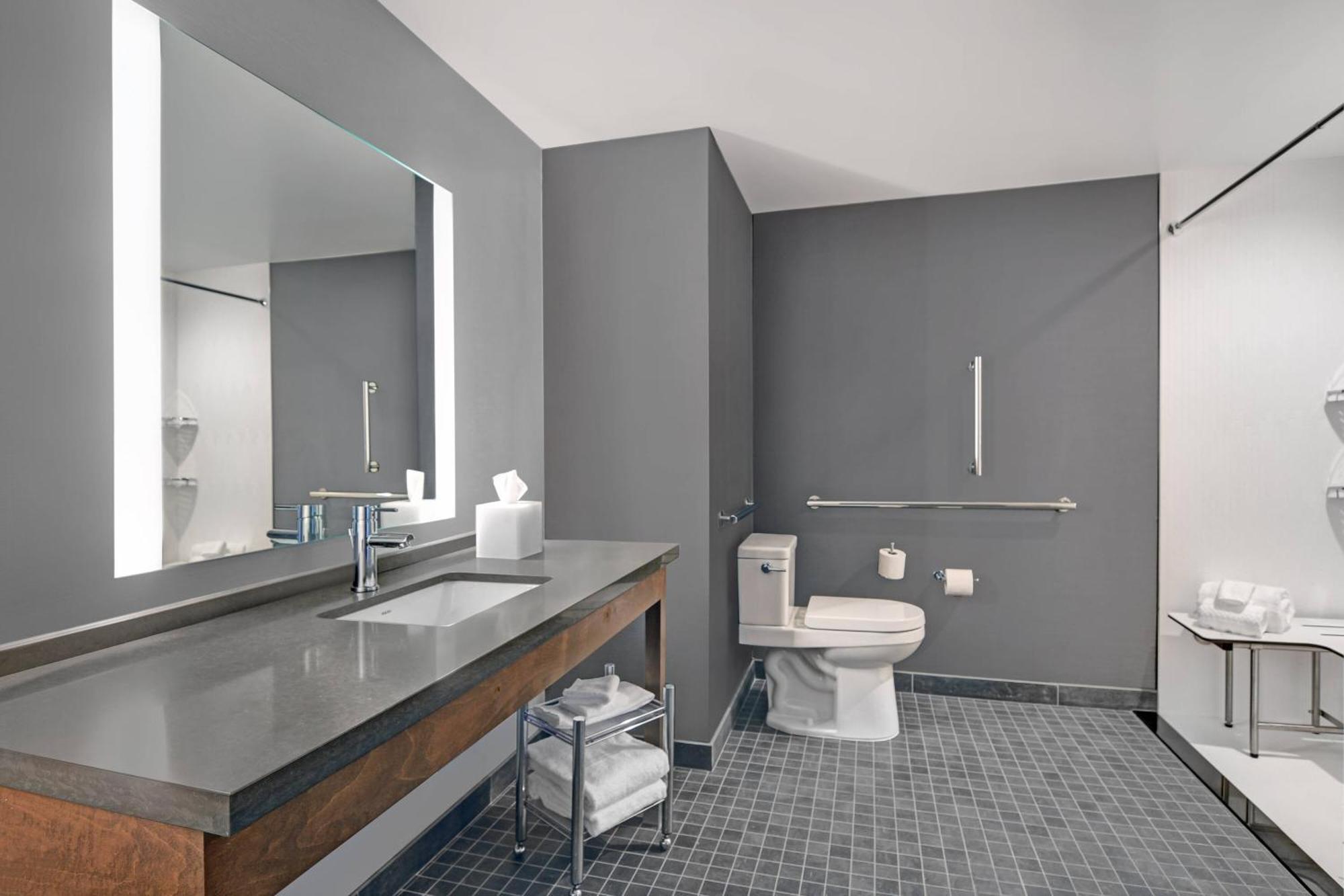 Courtyard By Marriott Manhattan Aggieville Exteriör bild