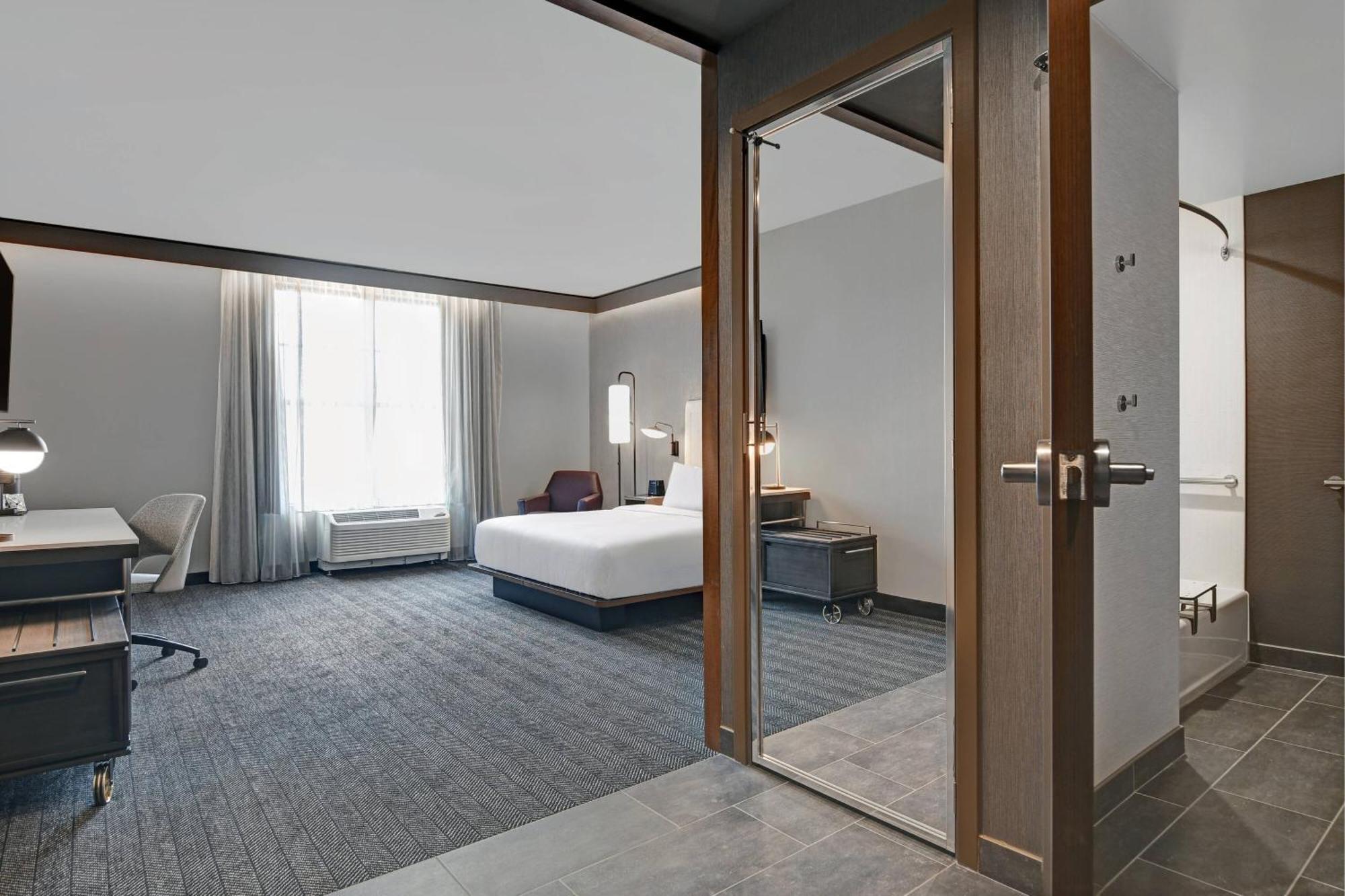 Courtyard By Marriott Manhattan Aggieville Exteriör bild
