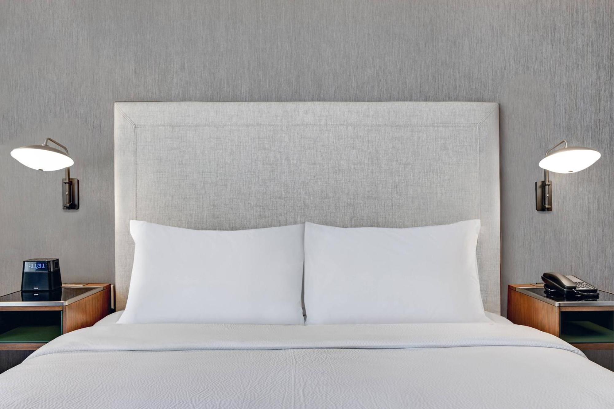 Courtyard By Marriott Manhattan Aggieville Exteriör bild