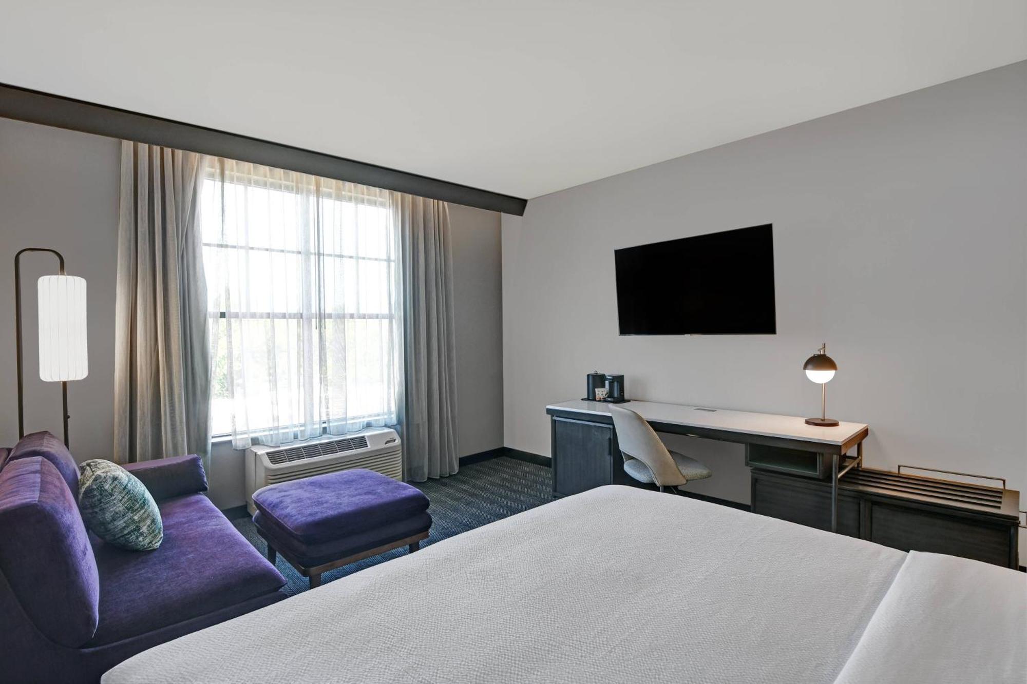 Courtyard By Marriott Manhattan Aggieville Exteriör bild