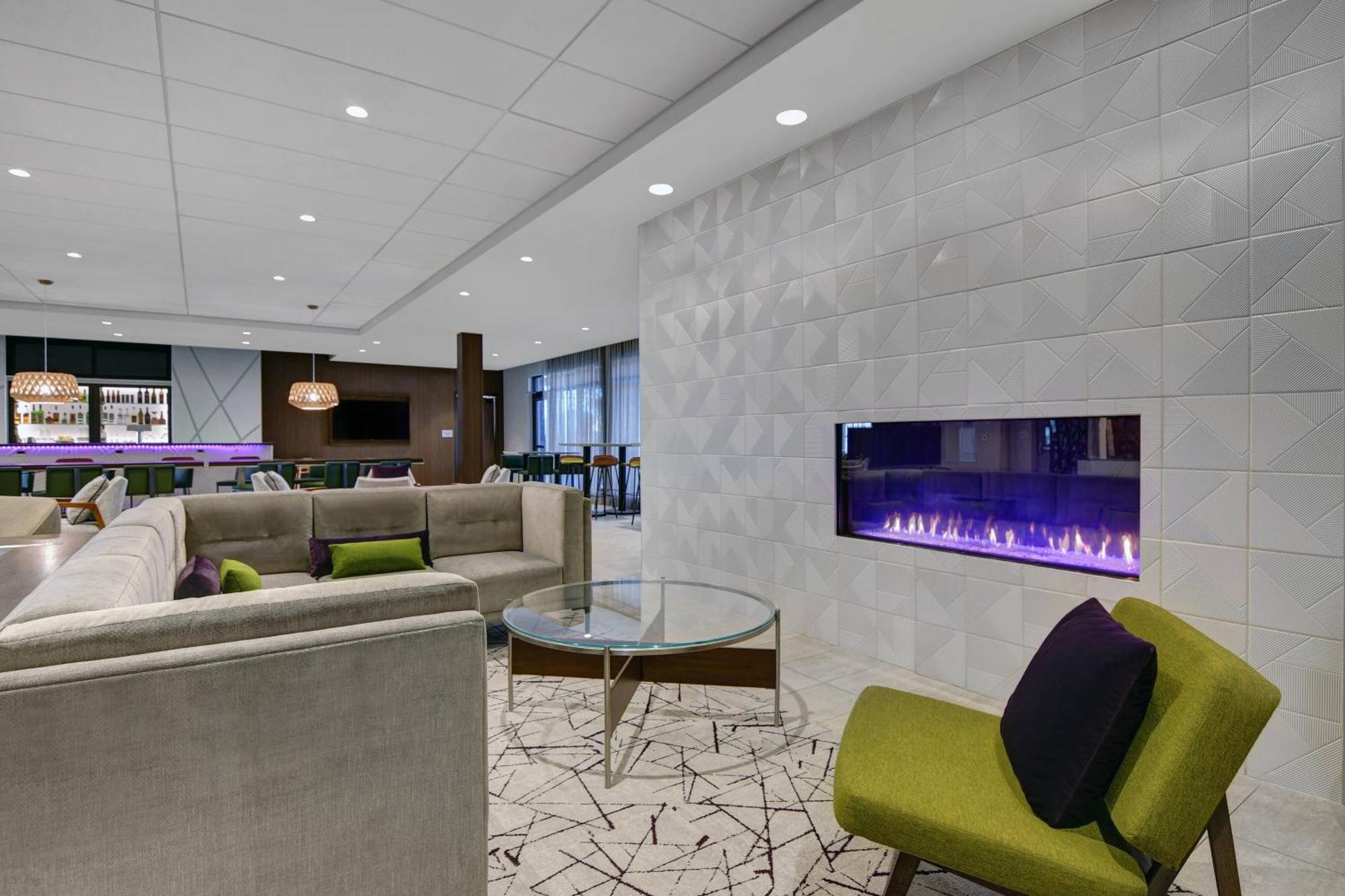 Courtyard By Marriott Manhattan Aggieville Exteriör bild